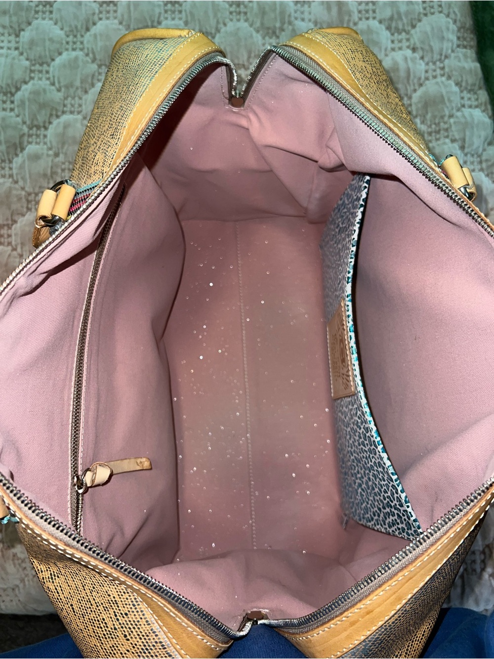 Consuela ‘Gloria’ Iridescent Jetsetter - Picture 11 of 12